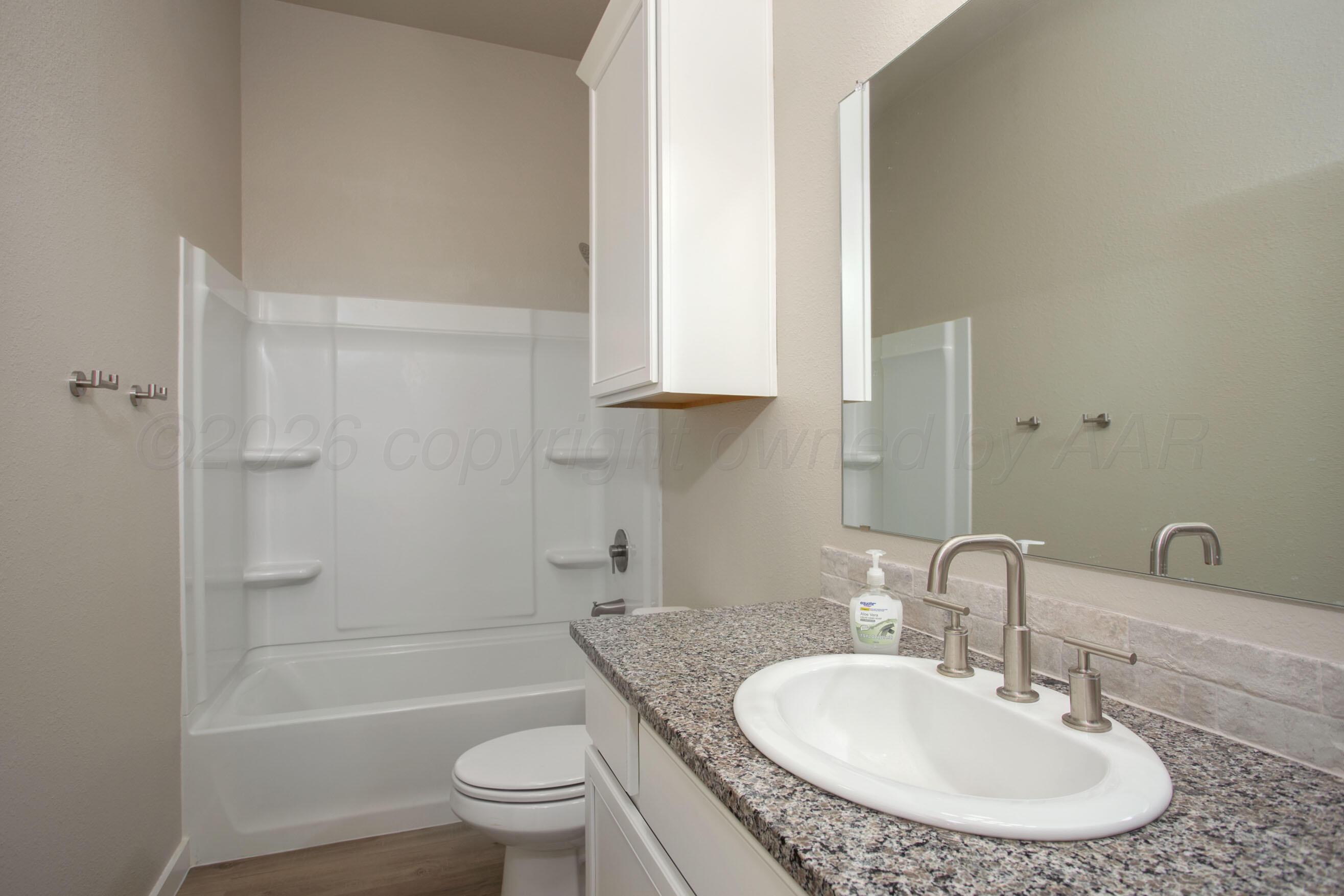 7509 Frazier Road Amarillo, TX 79119 - Photo 29 of 33 Hall Bathroom