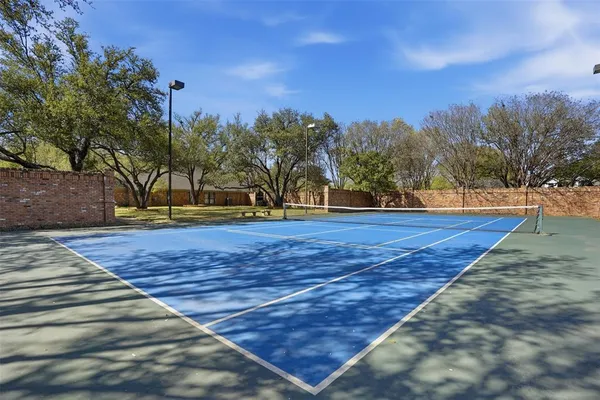 a view of yard with trees
