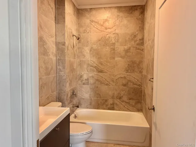 $3,895 | 362 West Merrick Road, Unit 202, Valley Stream, NY 11580