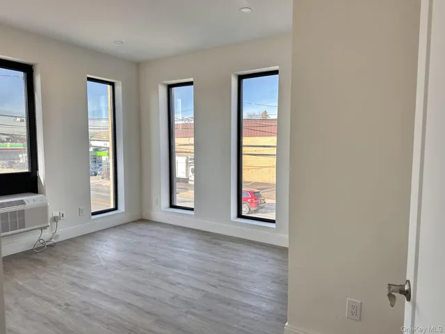 $3,895 | 362 West Merrick Road, Unit 202, Valley Stream, NY 11580