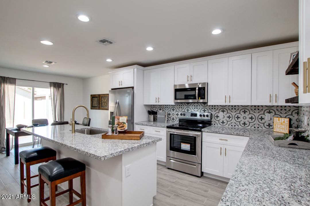 3853 West Gaby Road Phoenix, AZ 85041 - Photo 10 of 24 10-Roeser