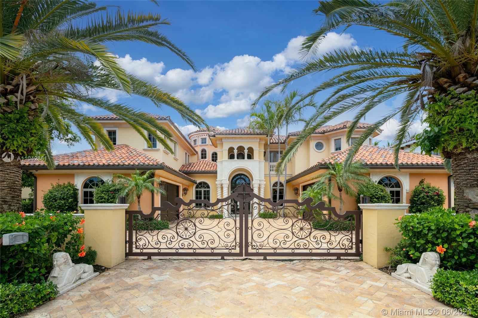 299 Northeast Spanish Trail Boca Raton, FL 33432 - Photo 3 of 66 Gallery Image 3