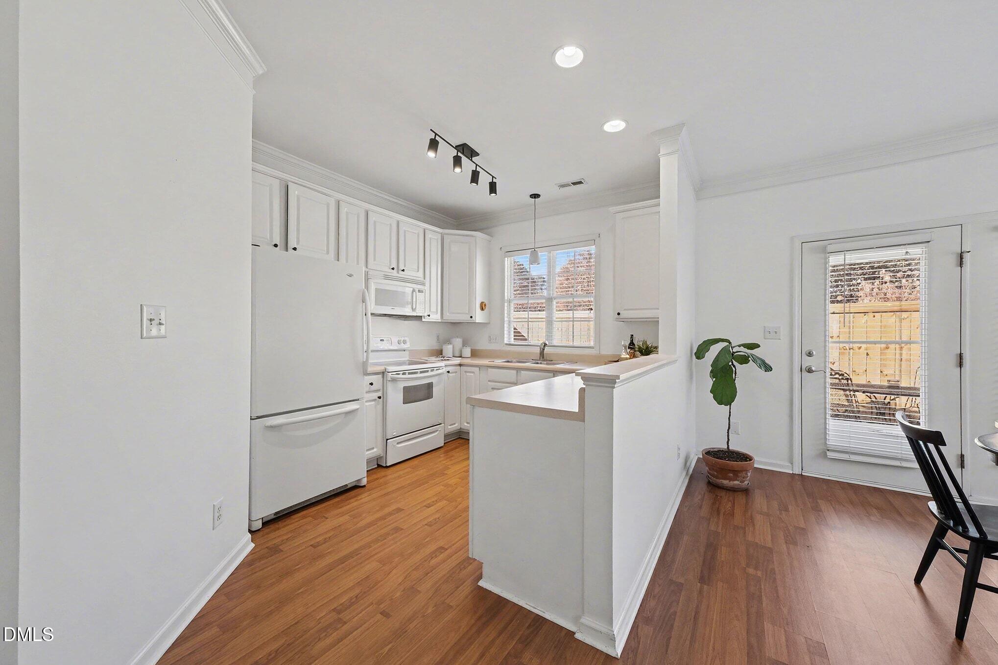 2711 Andover Glen Road Raleigh, NC 27604 - Photo 19 of 36 013_file_4175