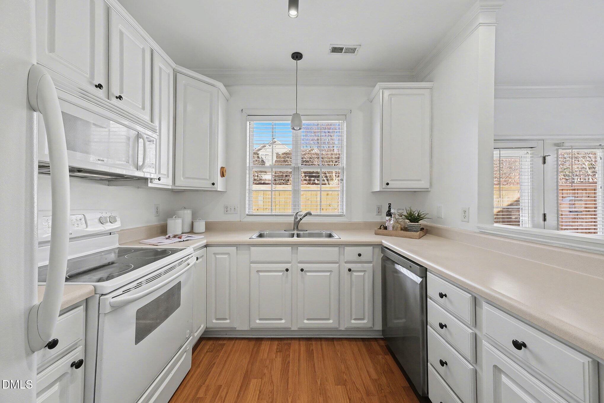 2711 Andover Glen Road Raleigh, NC 27604 - Photo 7 of 36 014_file_2806