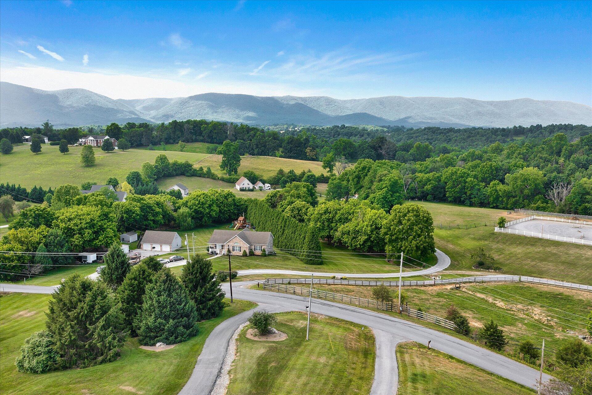 4541 Country Club Road Troutville, VA 24175 - Photo 42 of 51 42-DJI_0050