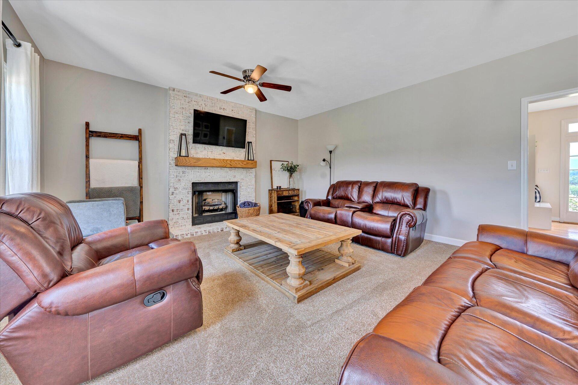 4541 Country Club Road Troutville, VA 24175 - Photo 9 of 51 09-DSC00016