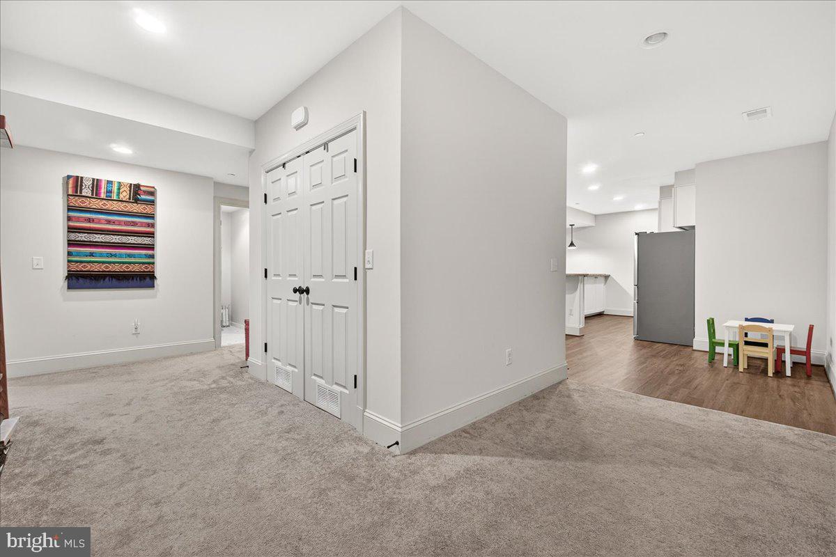 2516 Daisy Road Woodbine, MD 21797 - Photo 43 of 78 Spacious entryway with modern flair.