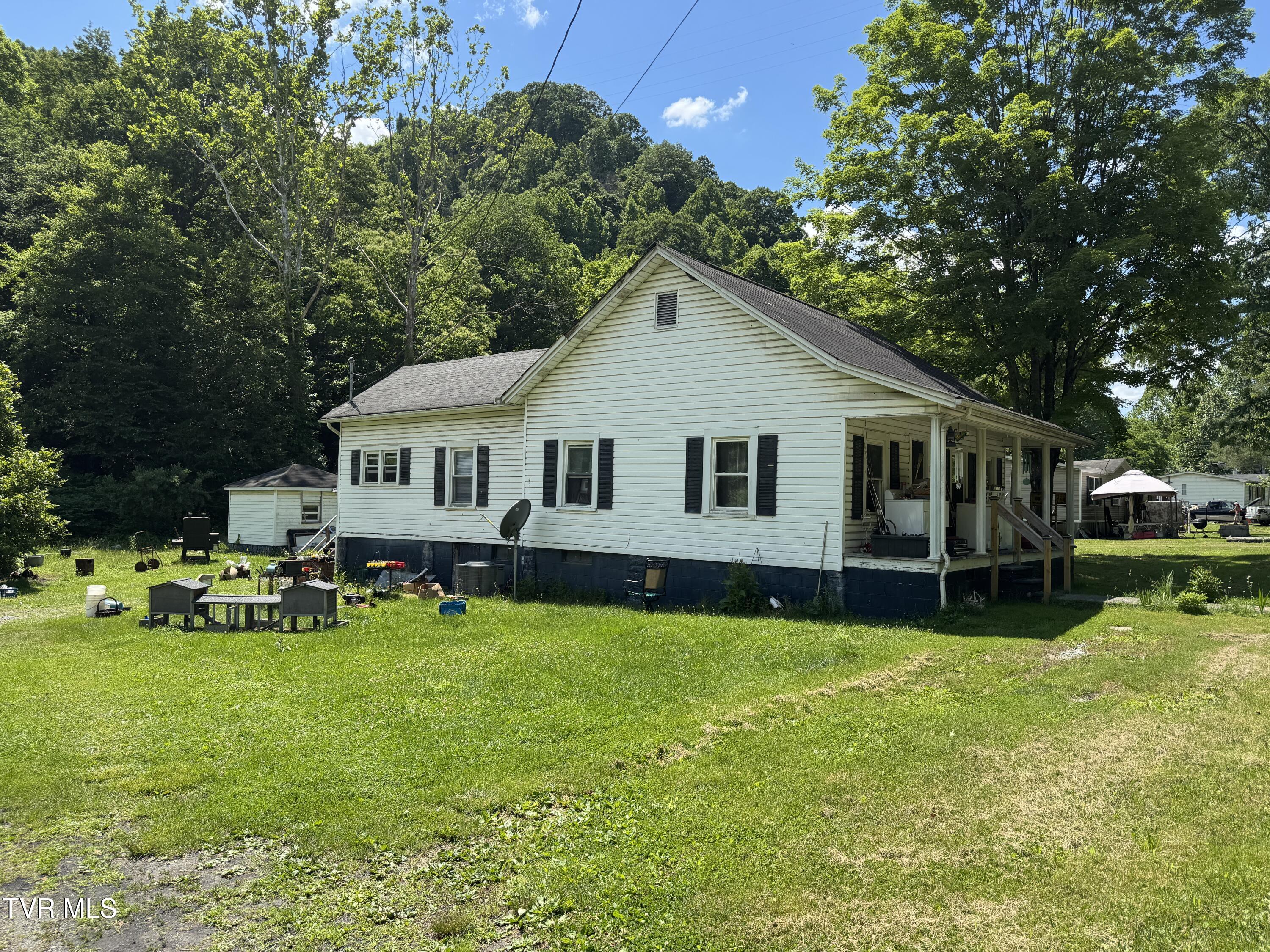2342 Roda Road Appalachia, VA 24216 - Photo 2 of 6 RIGHT FRONT CORNER VIEW