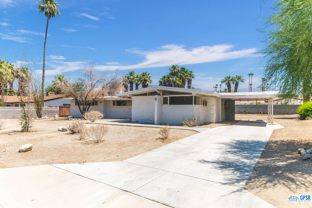 a view of a house with a outdoor space