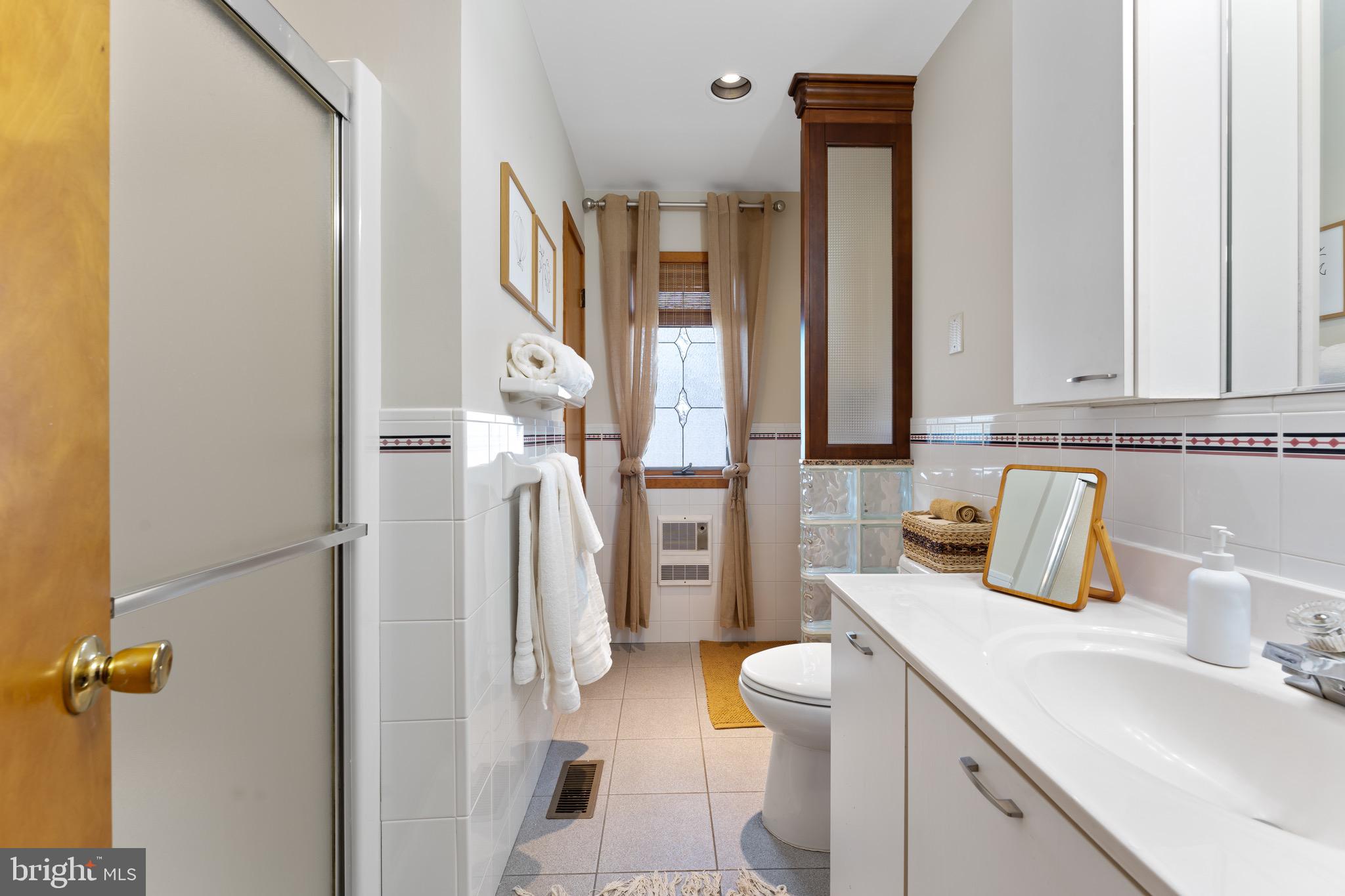 1327 Mill Creek Road Manahawkin, NJ 08050 - Photo 17 of 38 Hall Full Bath