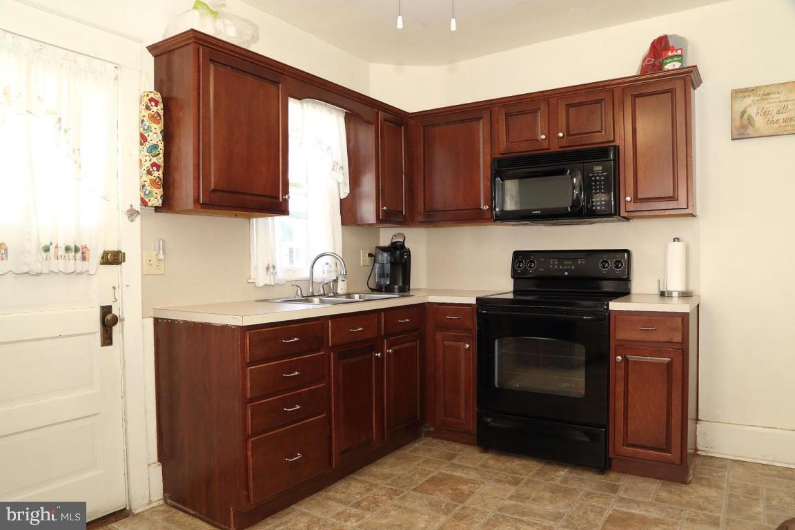 5 West Orange Street Lititz, PA 17543 - Photo 4 of 12 Gallery Image 4