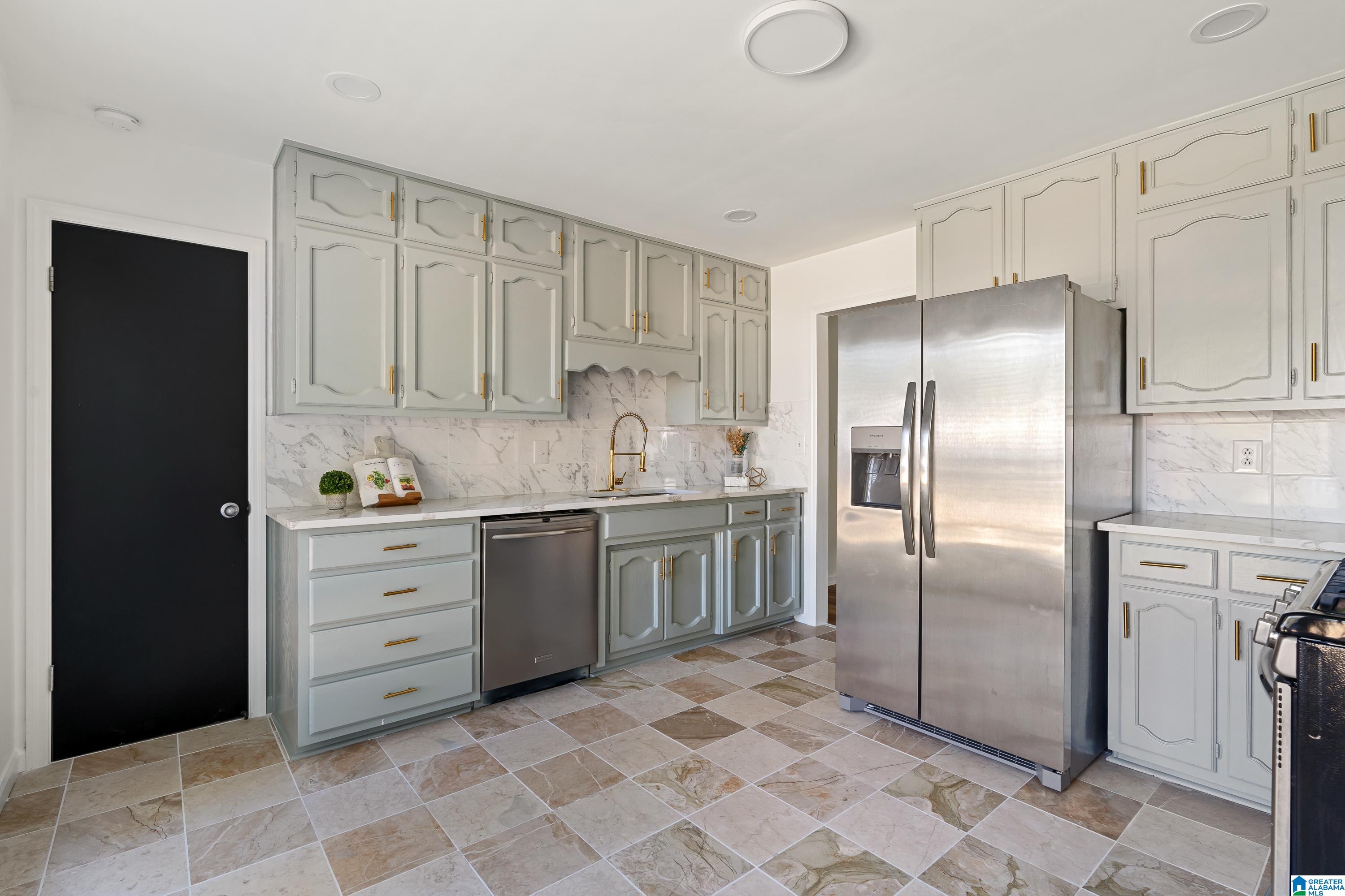 4039 Sherborne Road Birmingham, AL 35210 - Photo 12 of 47