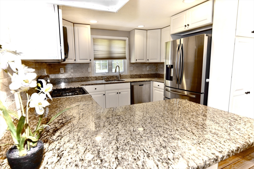 172 Edgehill Road, Unit 172 Norwood, MA 02062 - Photo 5 of 28