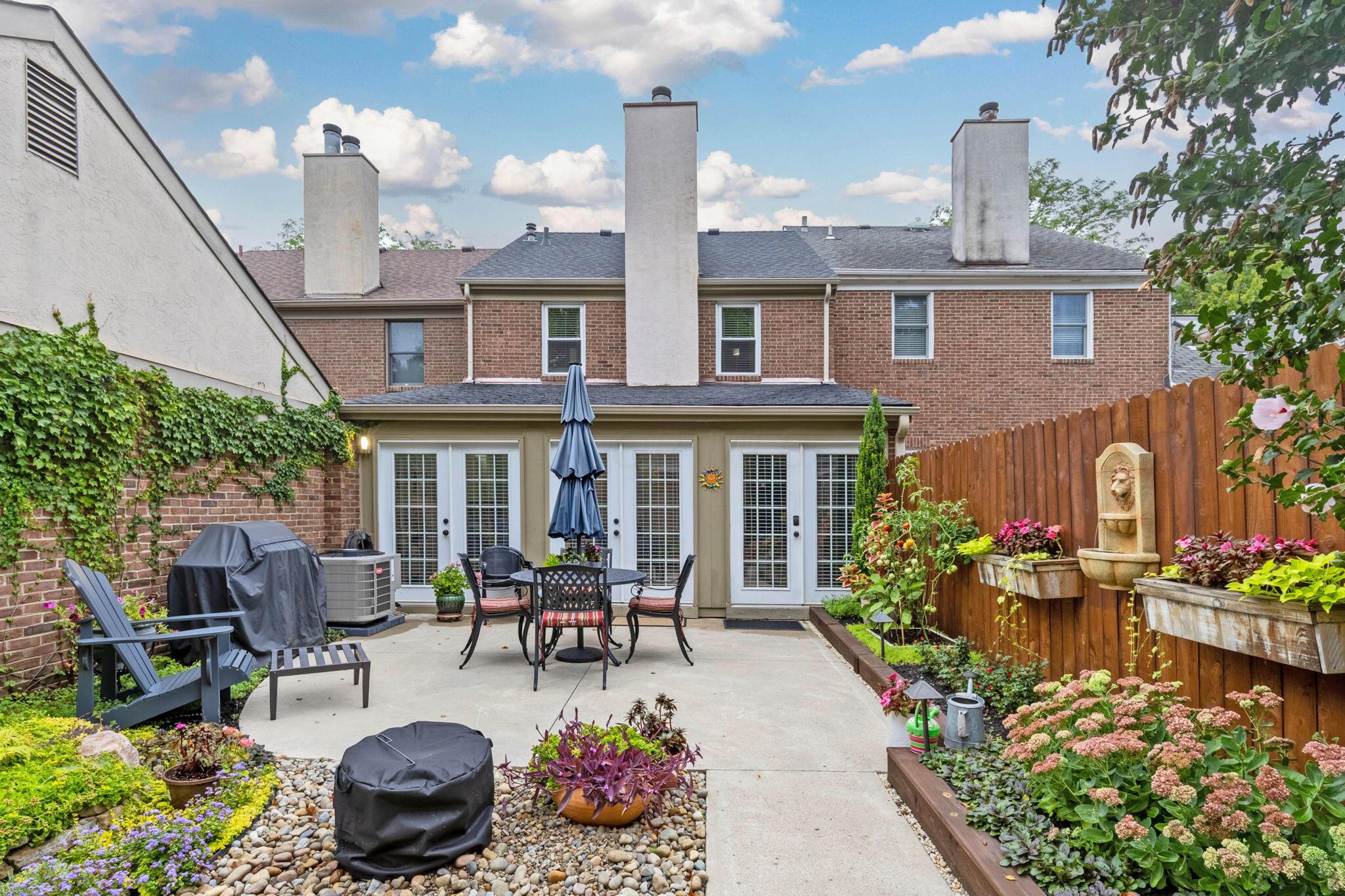 2155 Sandston Road Columbus, OH 43220 - Photo 31 of 40 Patio