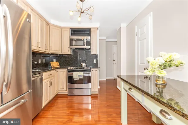 $3,095 | 7505 Democracy Boulevard, Bethesda, MD 20817