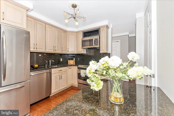 a white vase with white and yellow flowers