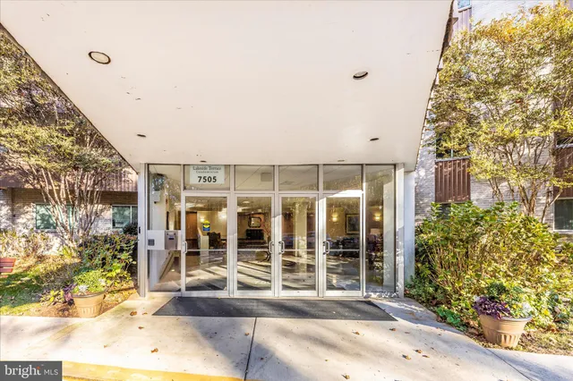 $3,095 | 7505 Democracy Boulevard, Bethesda, MD 20817