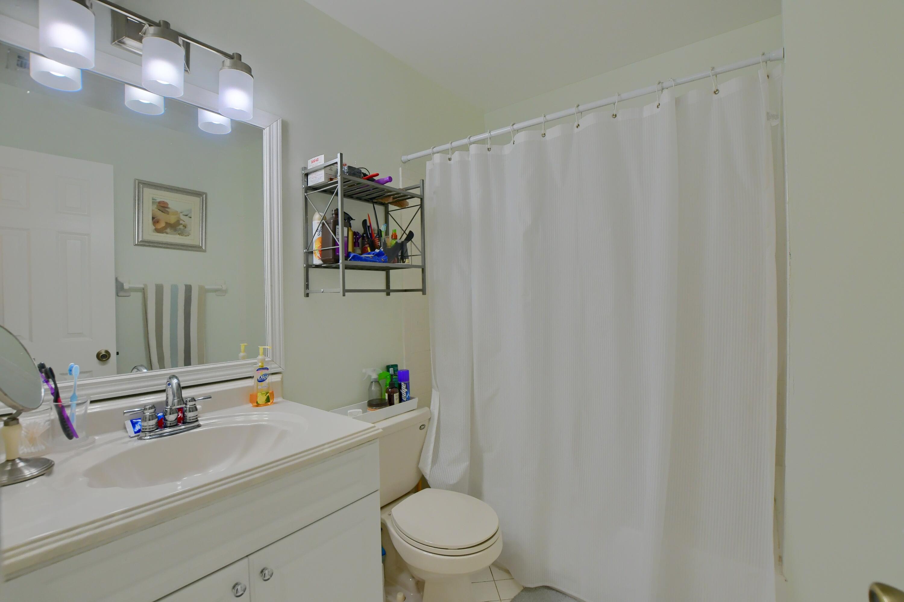 9206 Gettysburg Road Boca Raton, FL 33434 - Photo 18 of 23 Bathroom2