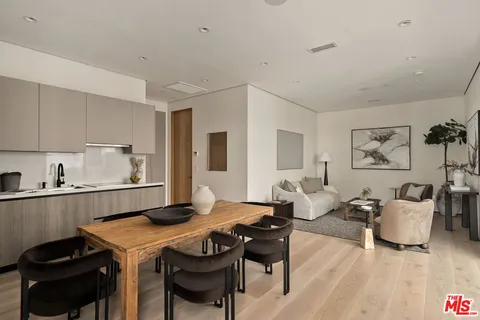 $20,998,000 | 10386 Strathmore Drive, Los Angeles, CA 90024