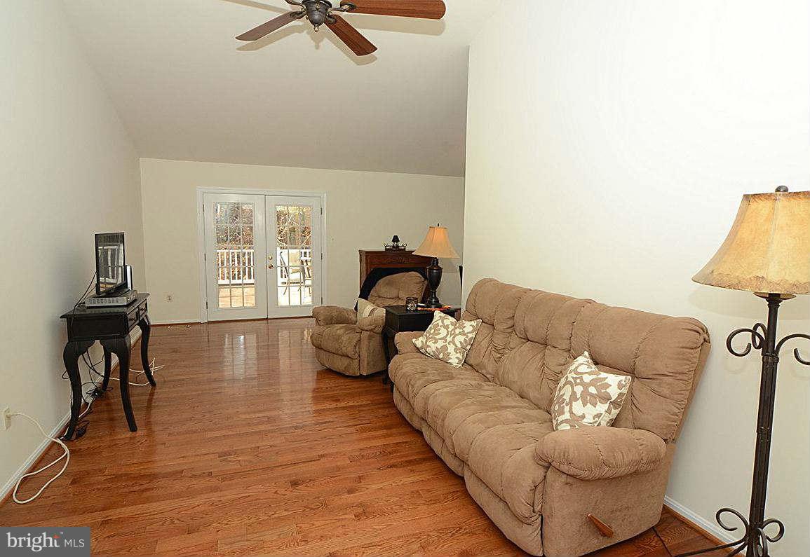 24506 Fossen Road Damascus, MD 20872 - Photo 8 of 27 Living Room