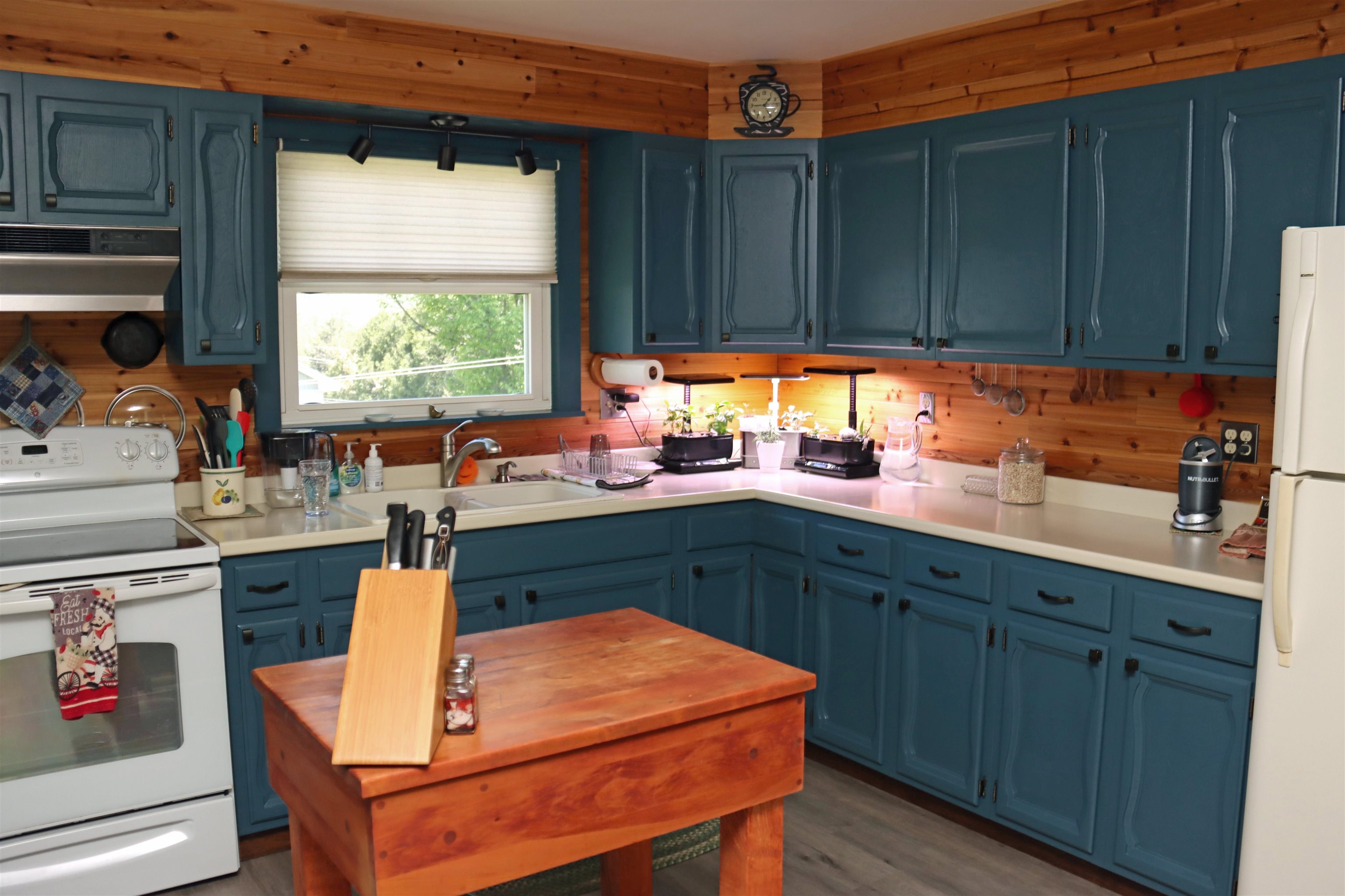 152 Howard Street Berlin, NH 03570 - Photo 3 of 28