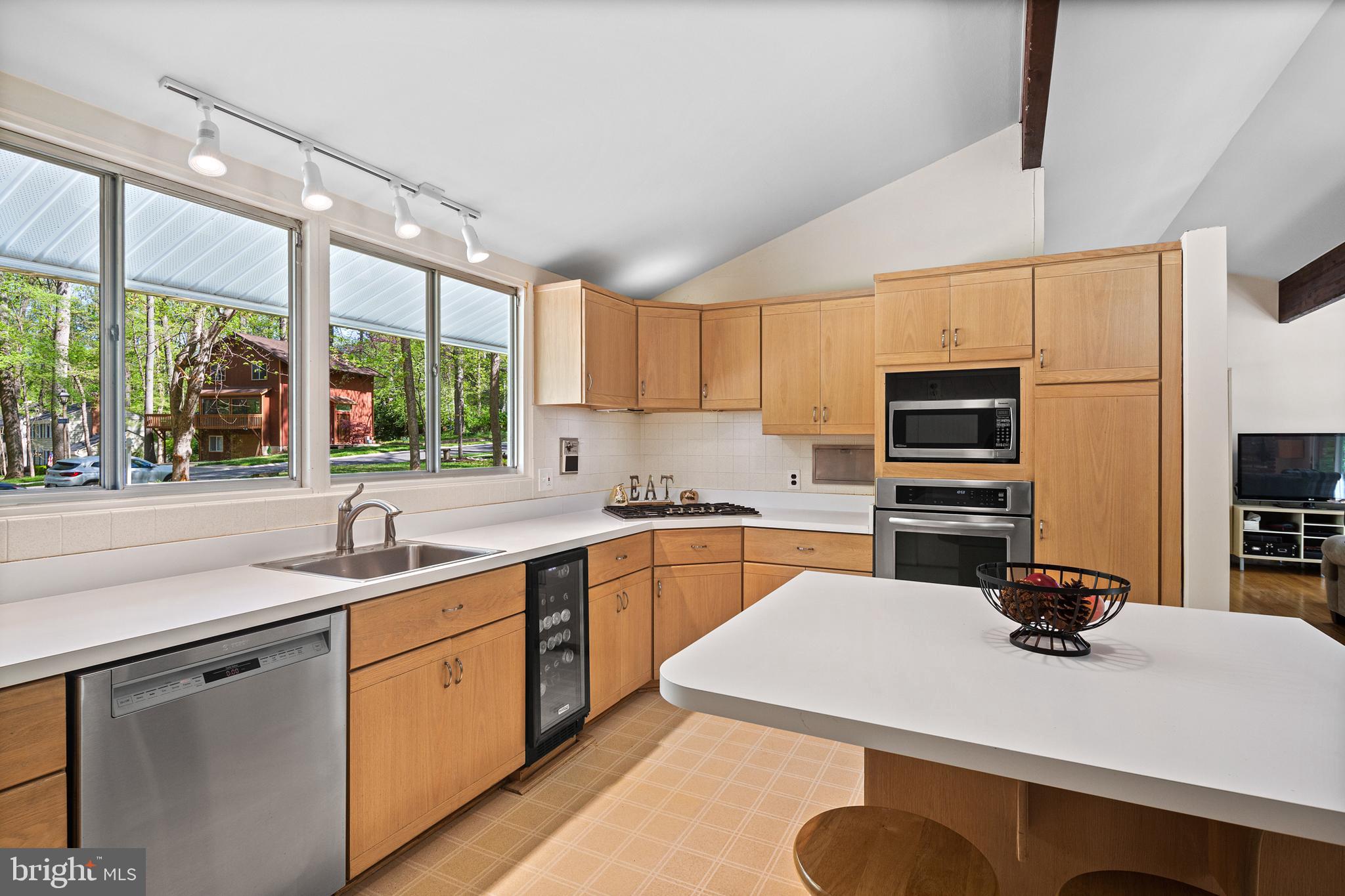 11097 Swansfield Road Columbia, MD 21044 - Photo 7 of 30 Spacious kitchen with even more windows
