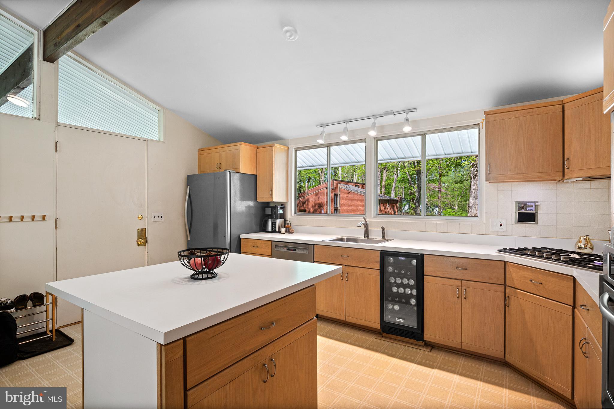 11097 Swansfield Road Columbia, MD 21044 - Photo 8 of 30 Large island providing wonderful prep space