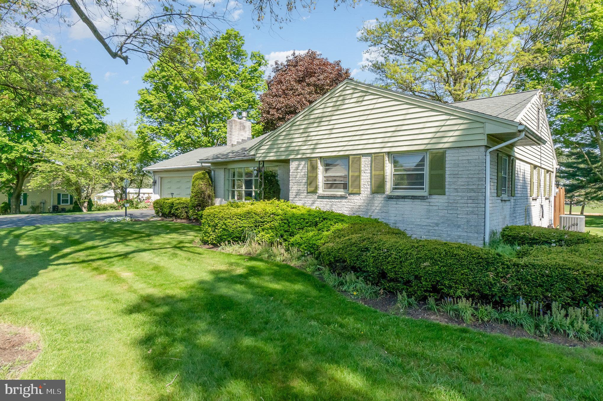 609 West Orange Street Lititz, PA 17543 - Photo 3 of 36 Front