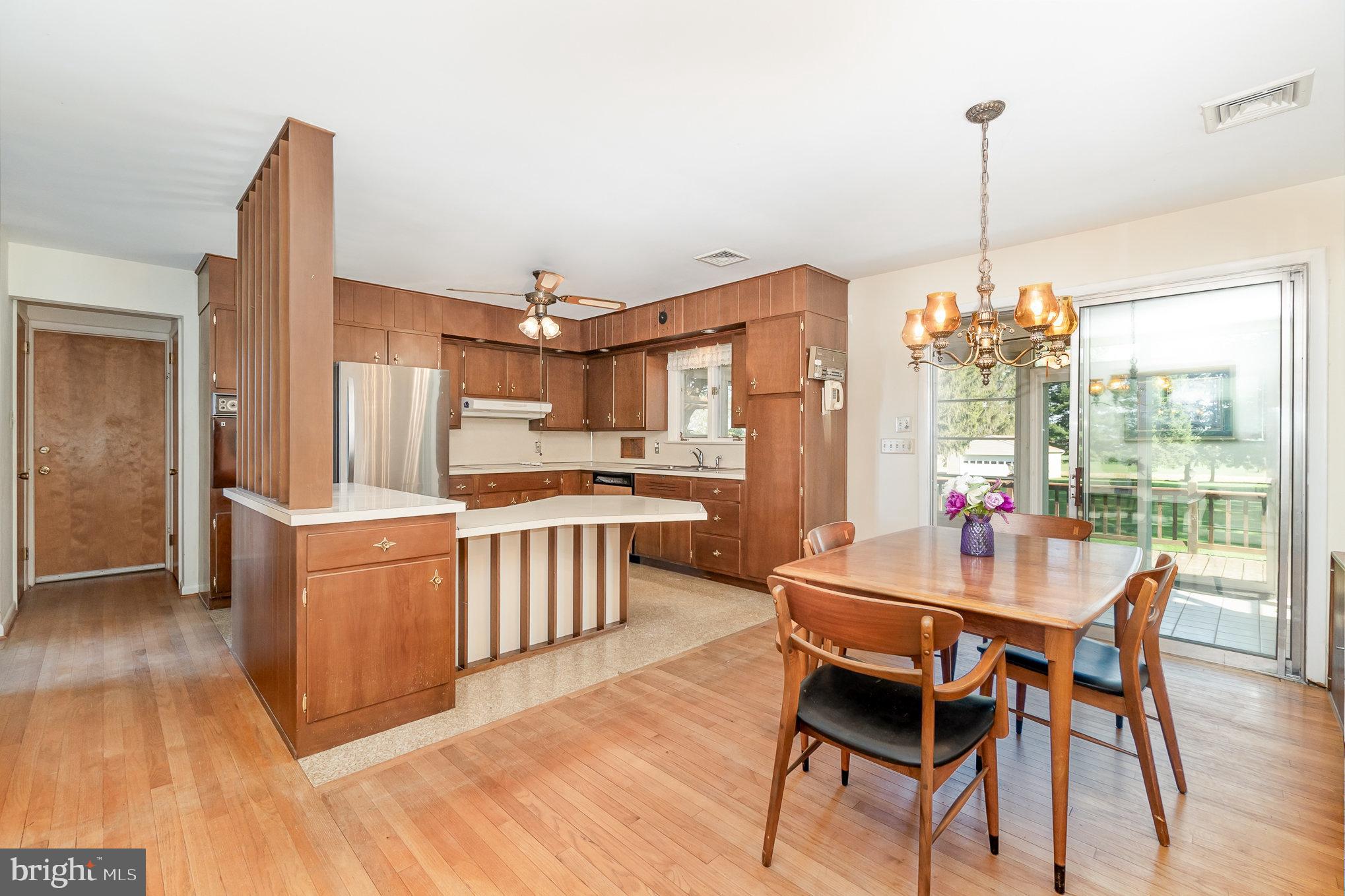 609 West Orange Street Lititz, PA 17543 - Photo 8 of 36 Dining