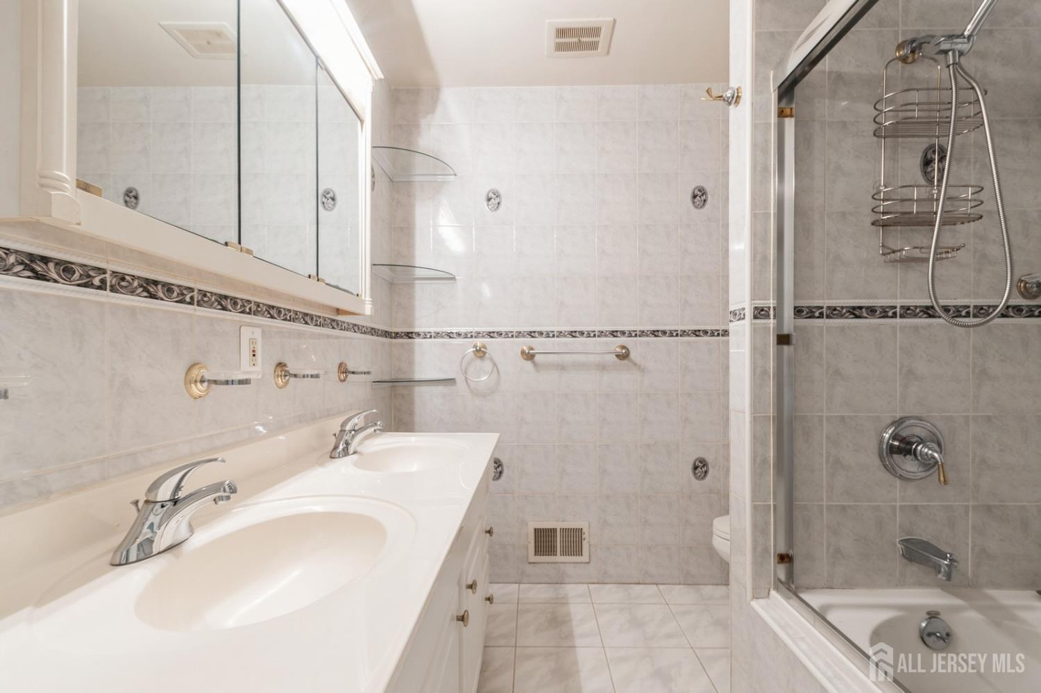 58 Devon Drive Piscataway, NJ 08854 - Photo 18 of 40