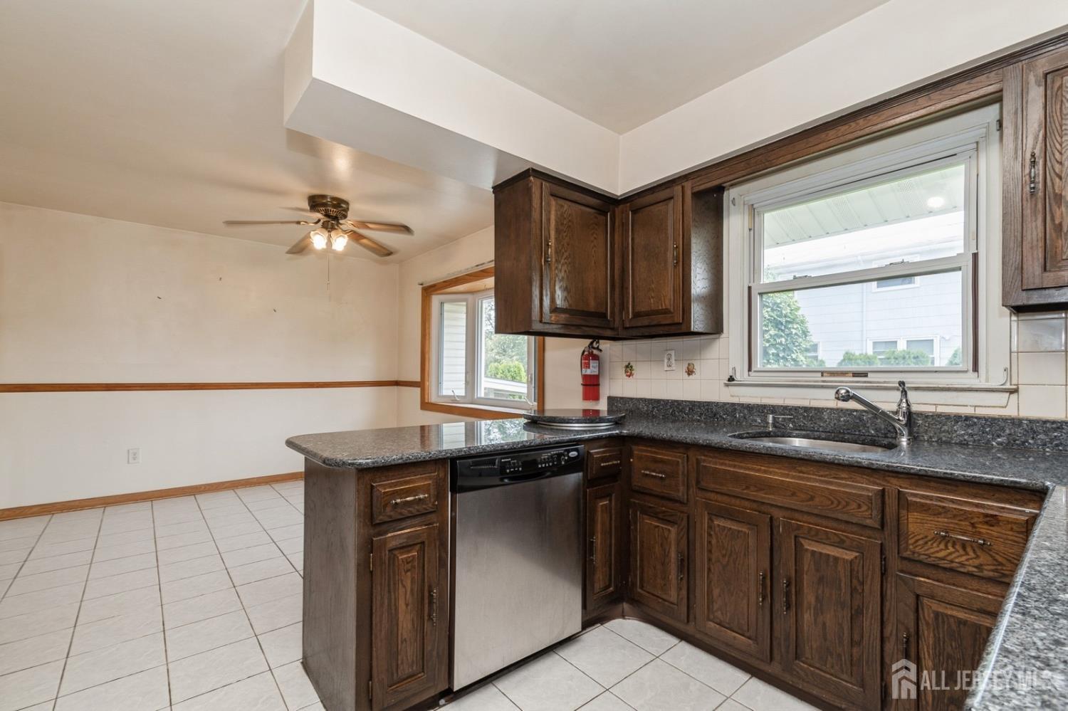 58 Devon Drive Piscataway, NJ 08854 - Photo 10 of 40