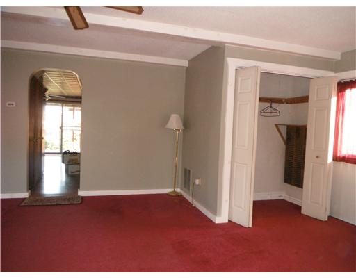 40 Second Point Road Warwick, RI 02889 - Photo 3 of 18 Living Room.
