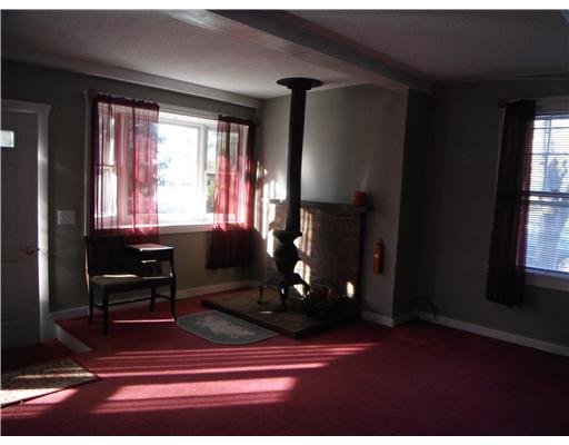 40 Second Point Road Warwick, RI 02889 - Photo 4 of 18 Living Room.