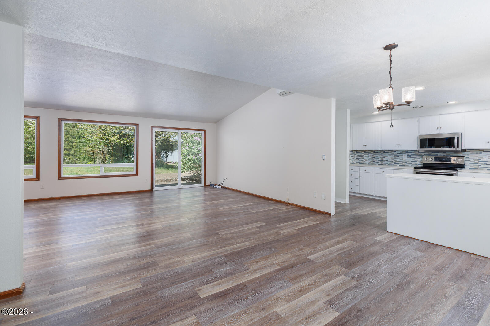 1588 Fruitvale Road Newport, OR 97365 - Photo 13 of 41 Living m