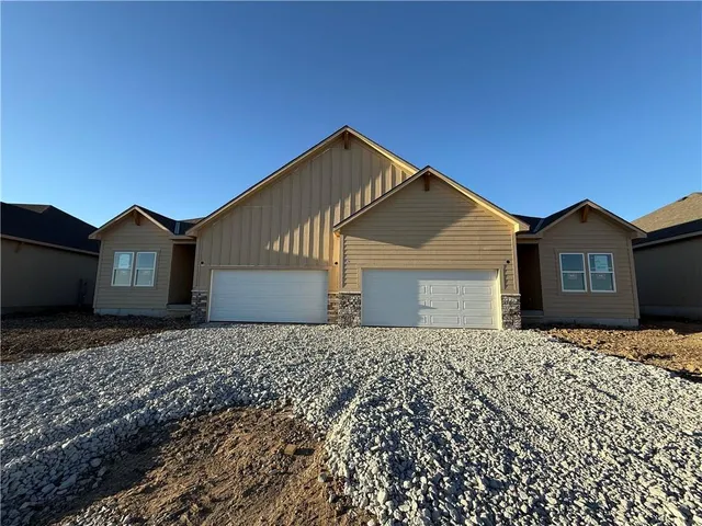 $349,579 | 1218 Southeast Windbreak Drive, Lee's Summit, MO 64081