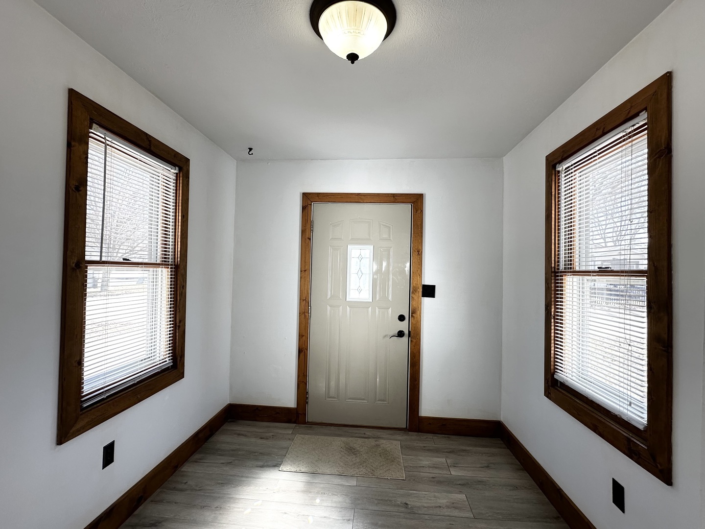 1619 East Washington Street Clinton, IL 61727 - Photo 5 of 32 an empty room with wooden floor and windows
