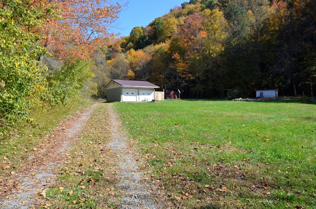 264 Congress Road Raven, VA 24639 - Photo 3 of 25 Gallery Image 3