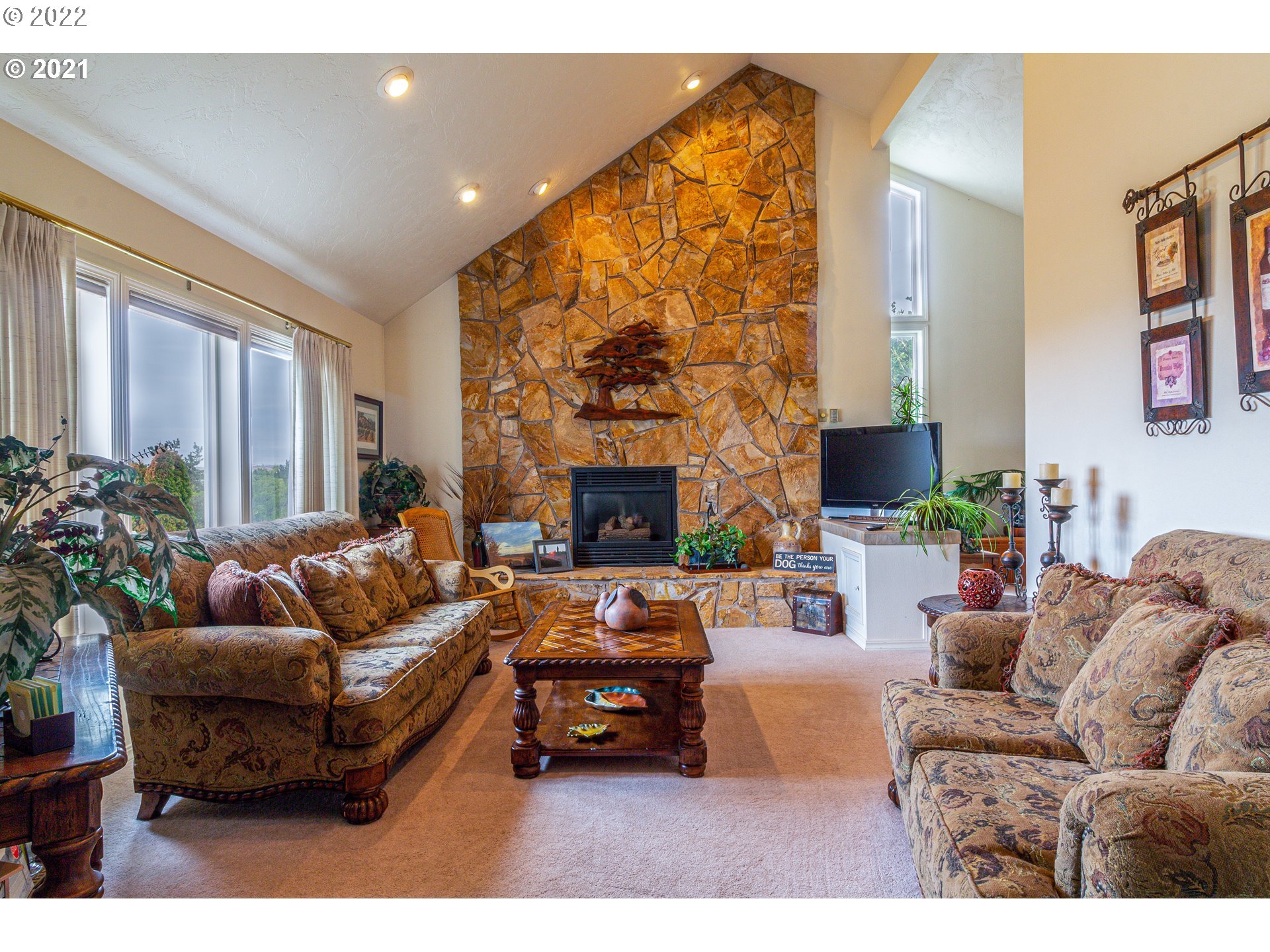 2084 Southwest Quinney Court Pendleton, OR 97801 - Photo 4 of 32 Gallery Image 4