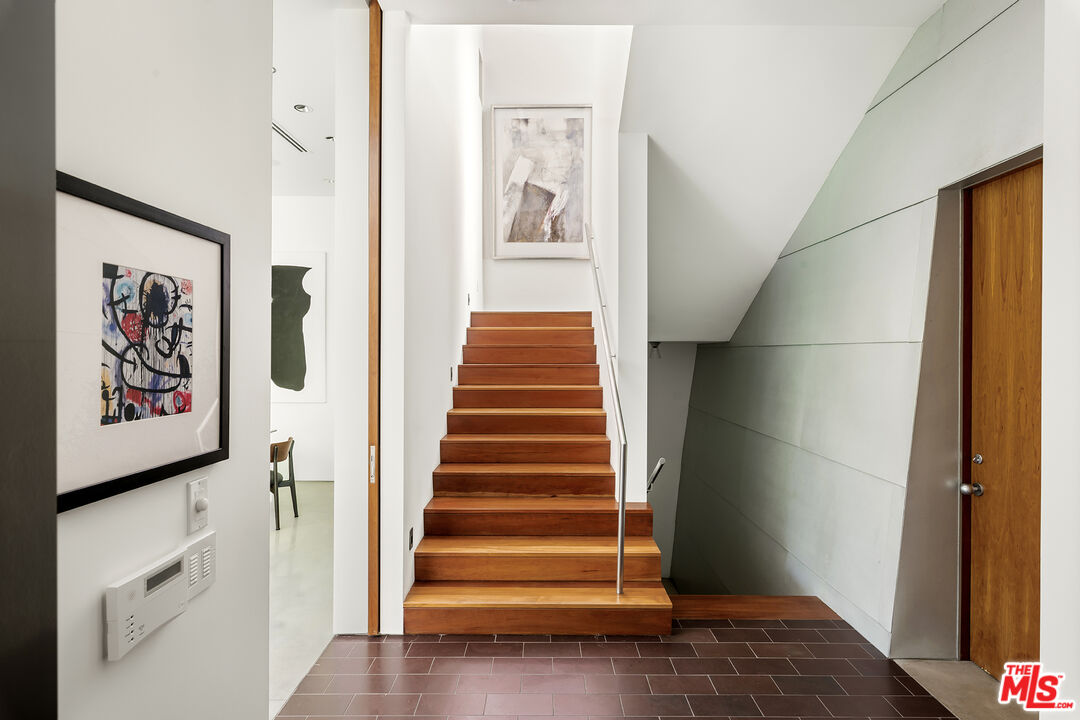 702 6th Avenue Venice, CA 90291 - Photo 16 of 27 a view of a hallway with wooden floor and entryway