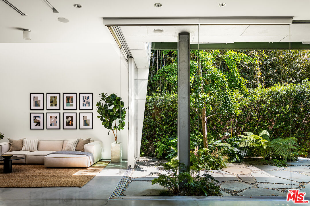 702 6th Avenue Venice, CA 90291 - Photo 5 of 27 a building outdoor space with glass windows and couches