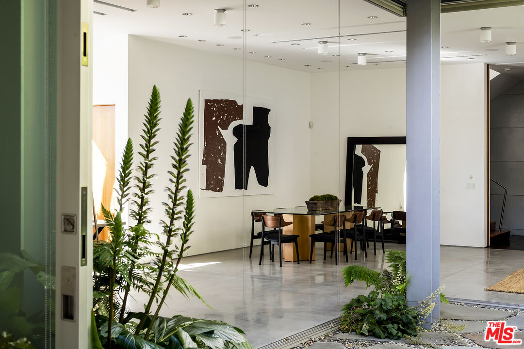 702 6th Avenue Venice, CA 90291 - Photo 7 of 27 a dining room with furniture and entryway
