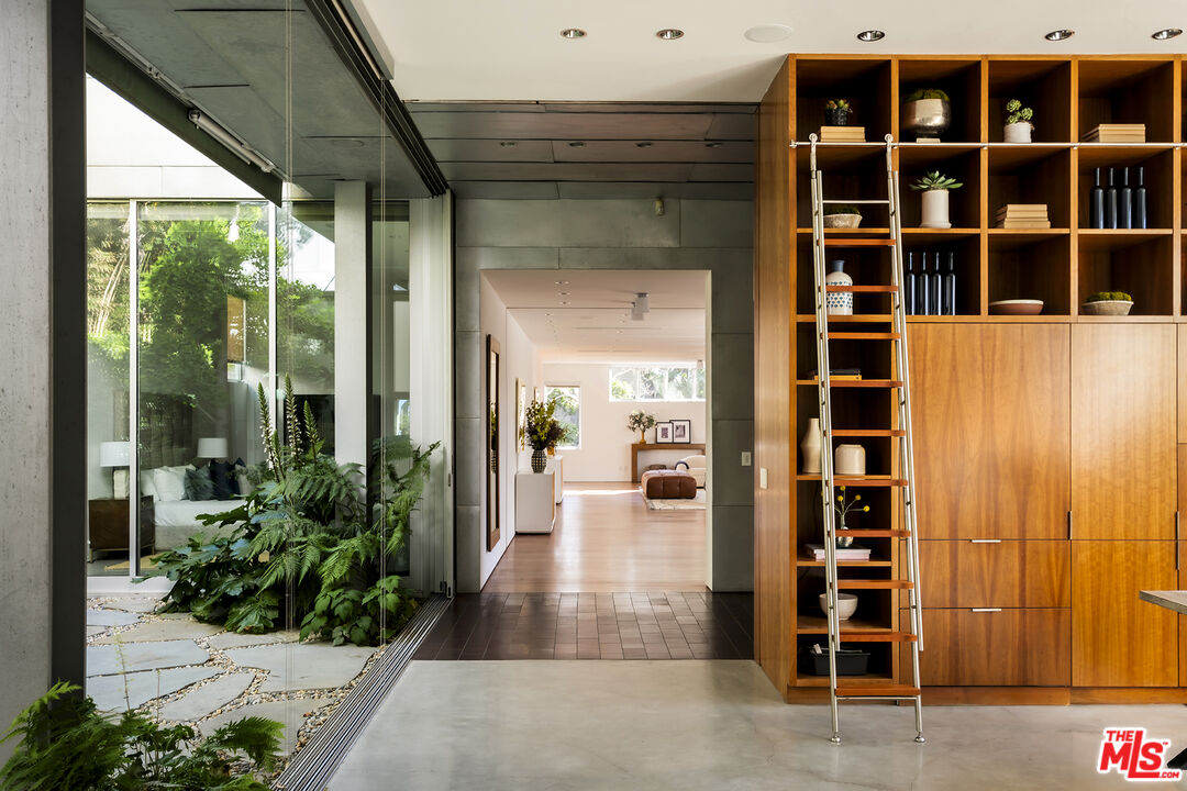 702 6th Avenue Venice, CA 90291 - Photo 9 of 27