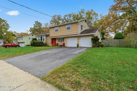 $699,000 | 17 Sugar Bush Road, Howell, NJ 07731