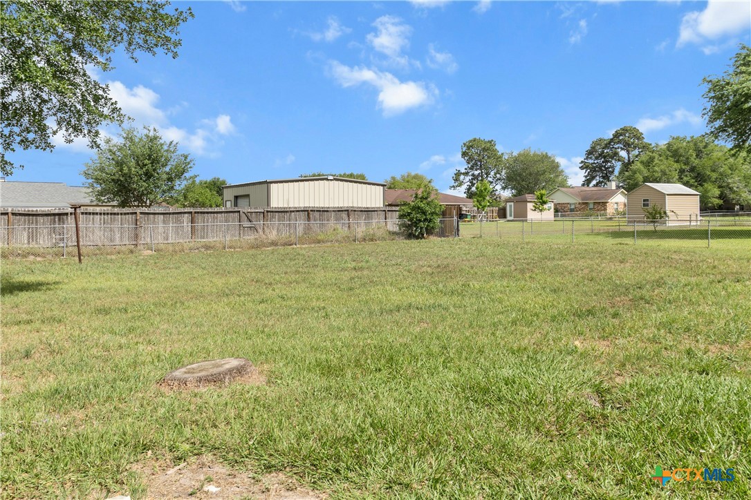 204 Berwick Road Victoria, TX 77904 - Photo 33 of 38 a view of a backyard
