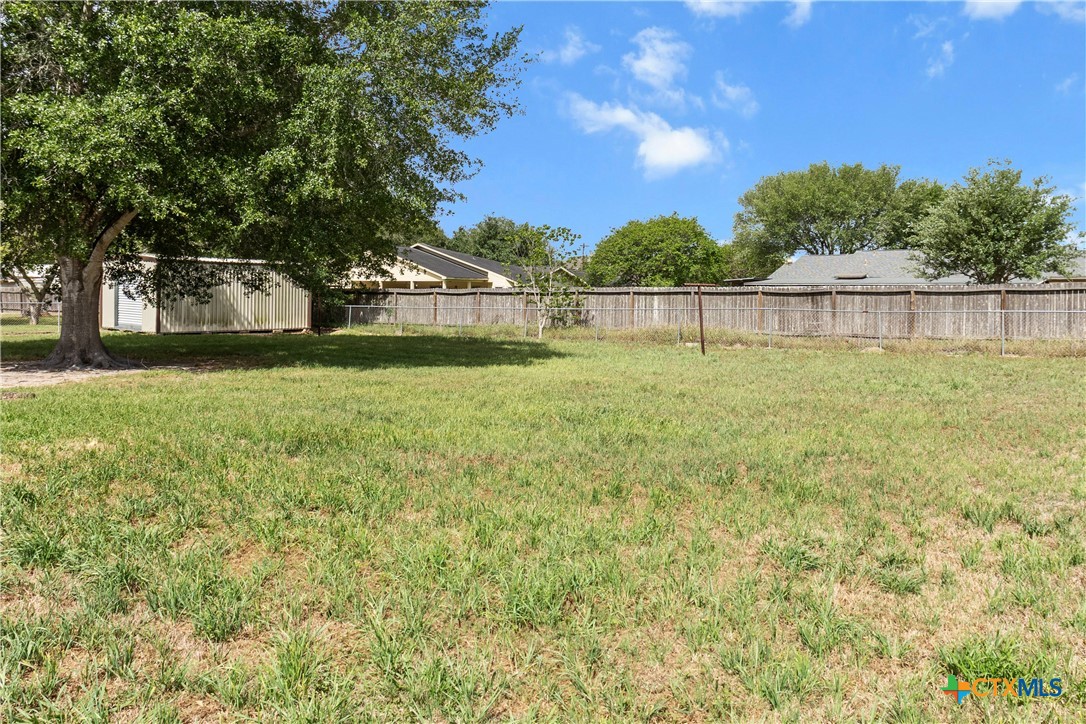 204 Berwick Road Victoria, TX 77904 - Photo 34 of 38 a backyard of a house with lots of green space