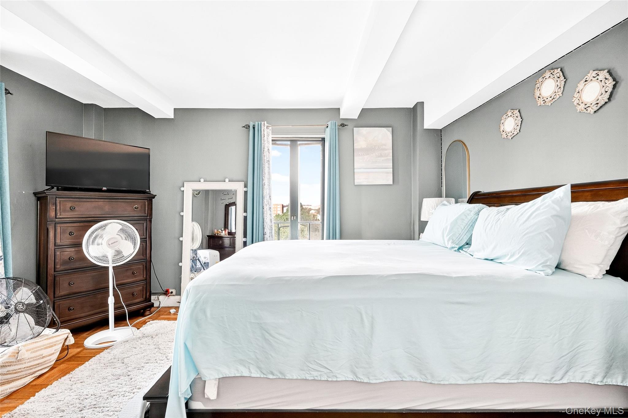 1314 Virginia Avenue, Unit 6G Bronx, NY 10462 - Photo 16 of 34 a bedroom with a bed and a mirror