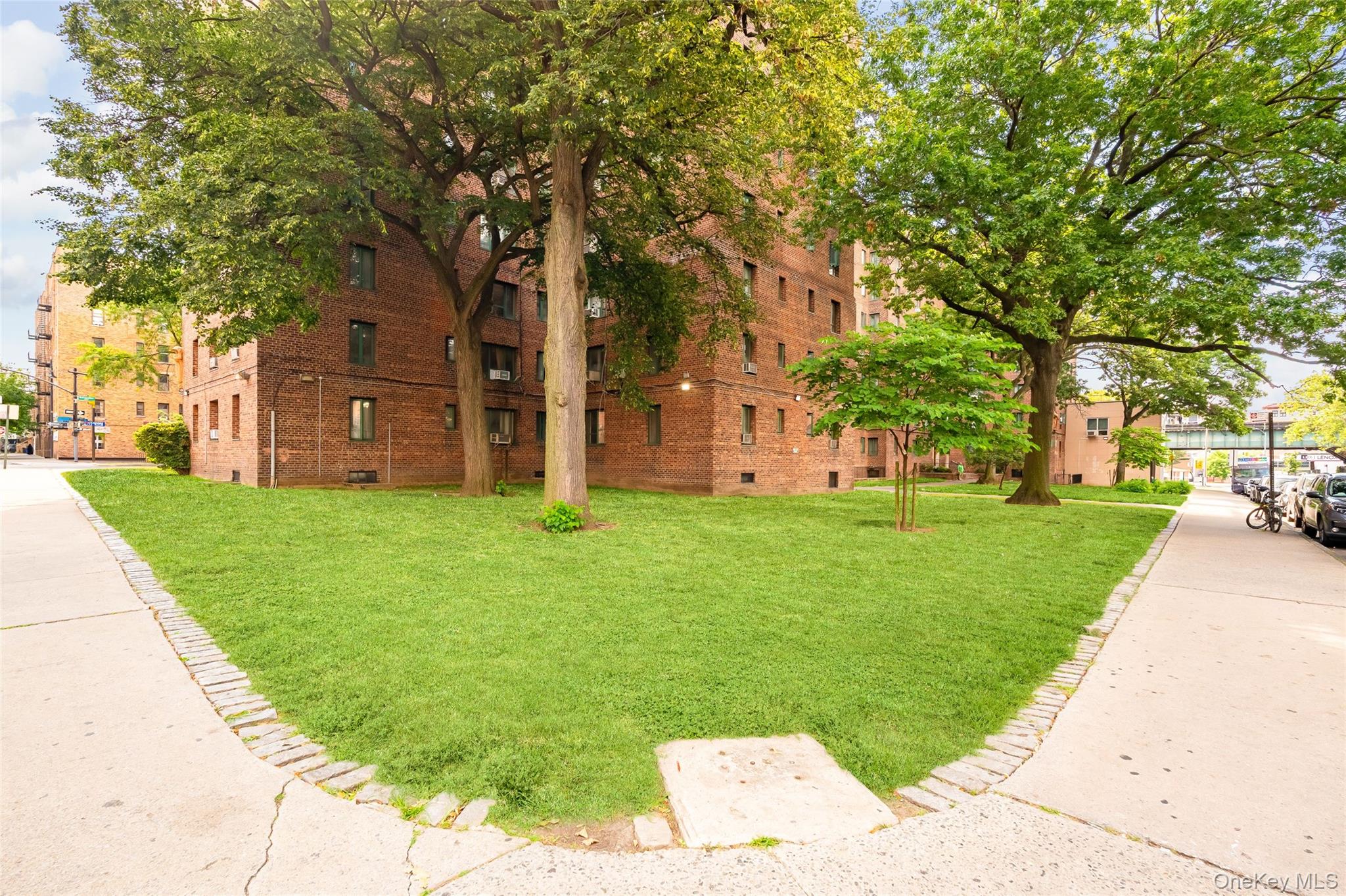 1314 Virginia Avenue, Unit 6G Bronx, NY 10462 - Photo 25 of 34 a view of a house with a yard