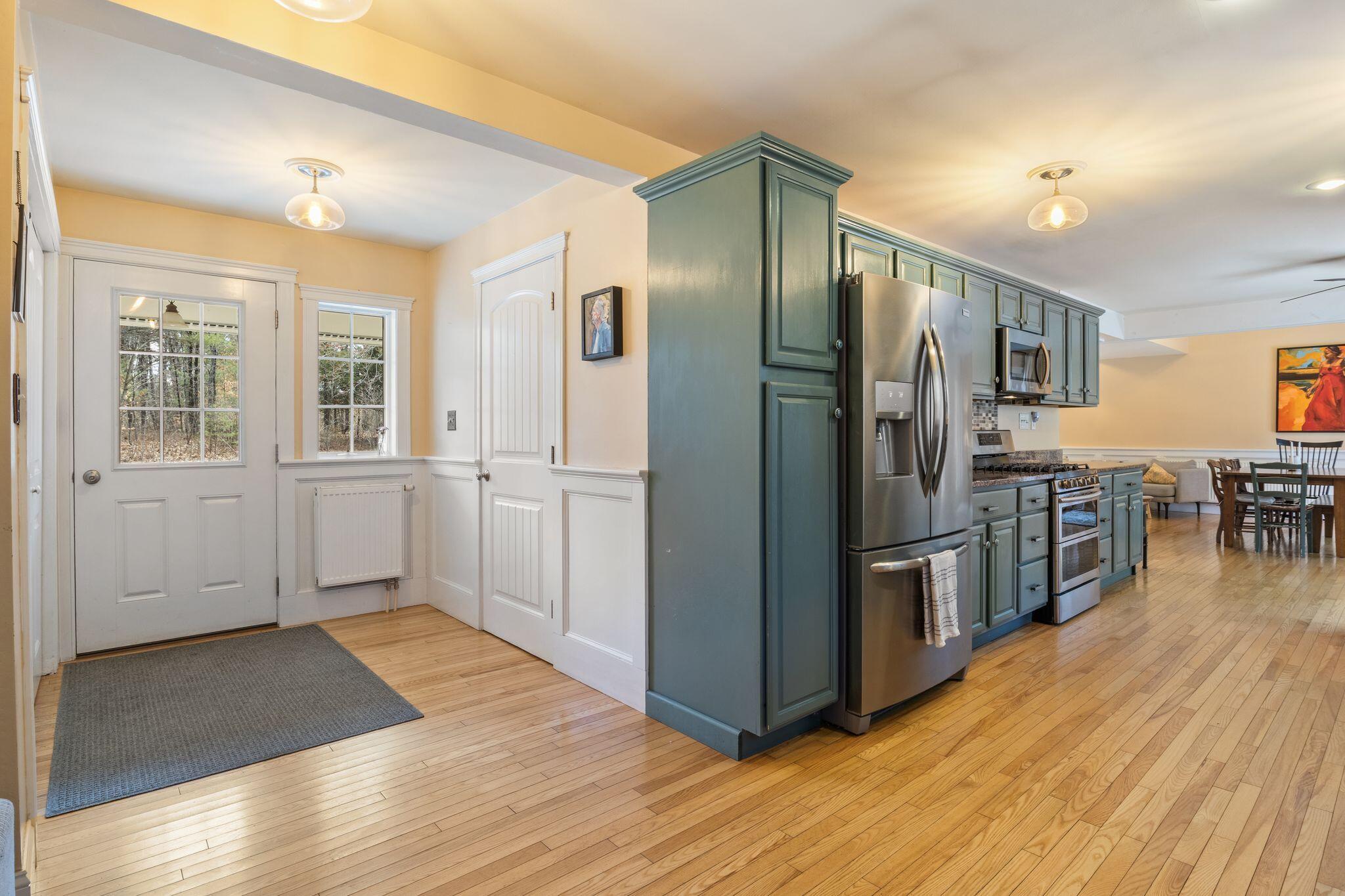 18 Glenview Road Freeport, ME 04032 - Photo 11 of 52 Entrance