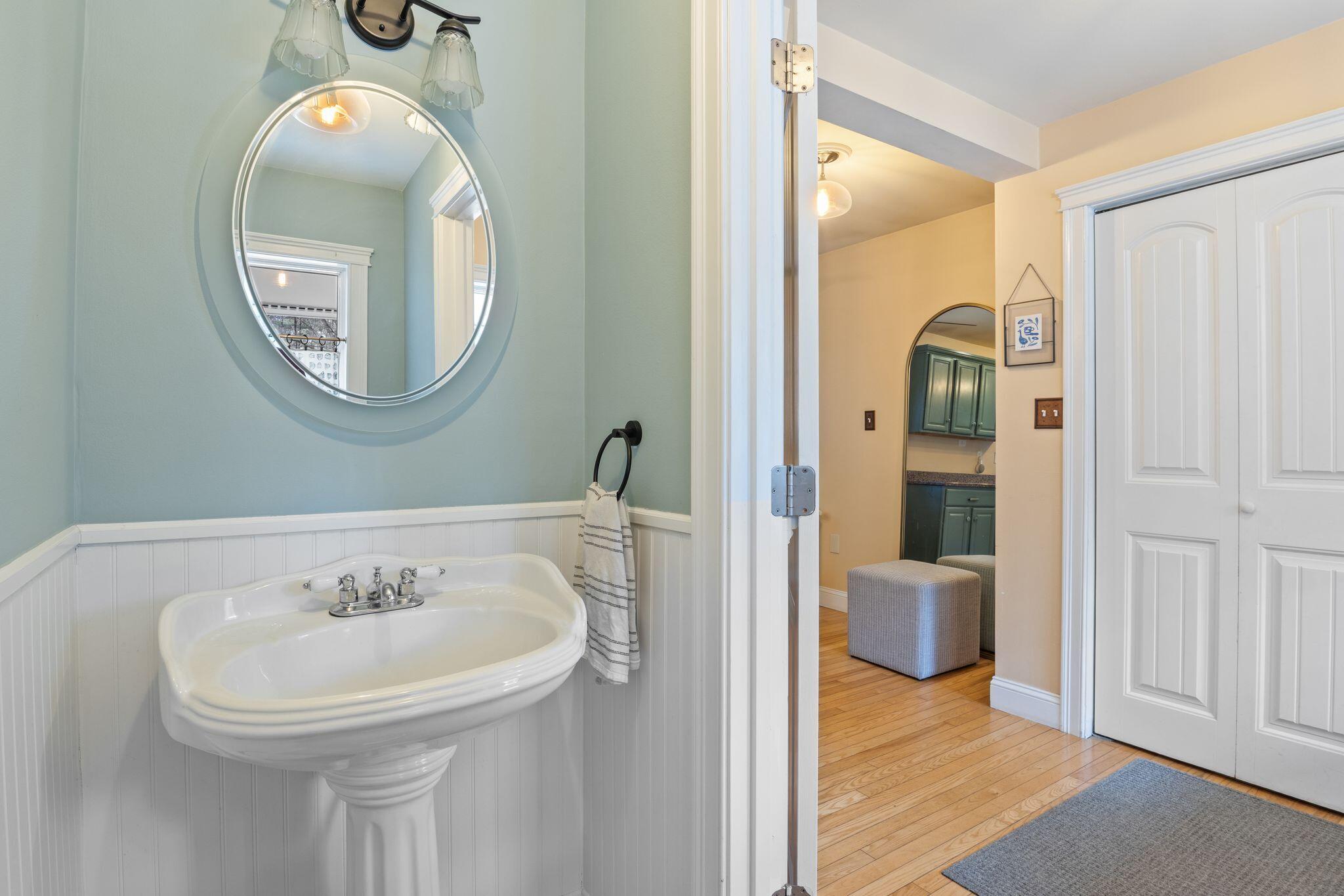 18 Glenview Road Freeport, ME 04032 - Photo 12 of 52 Half Bath