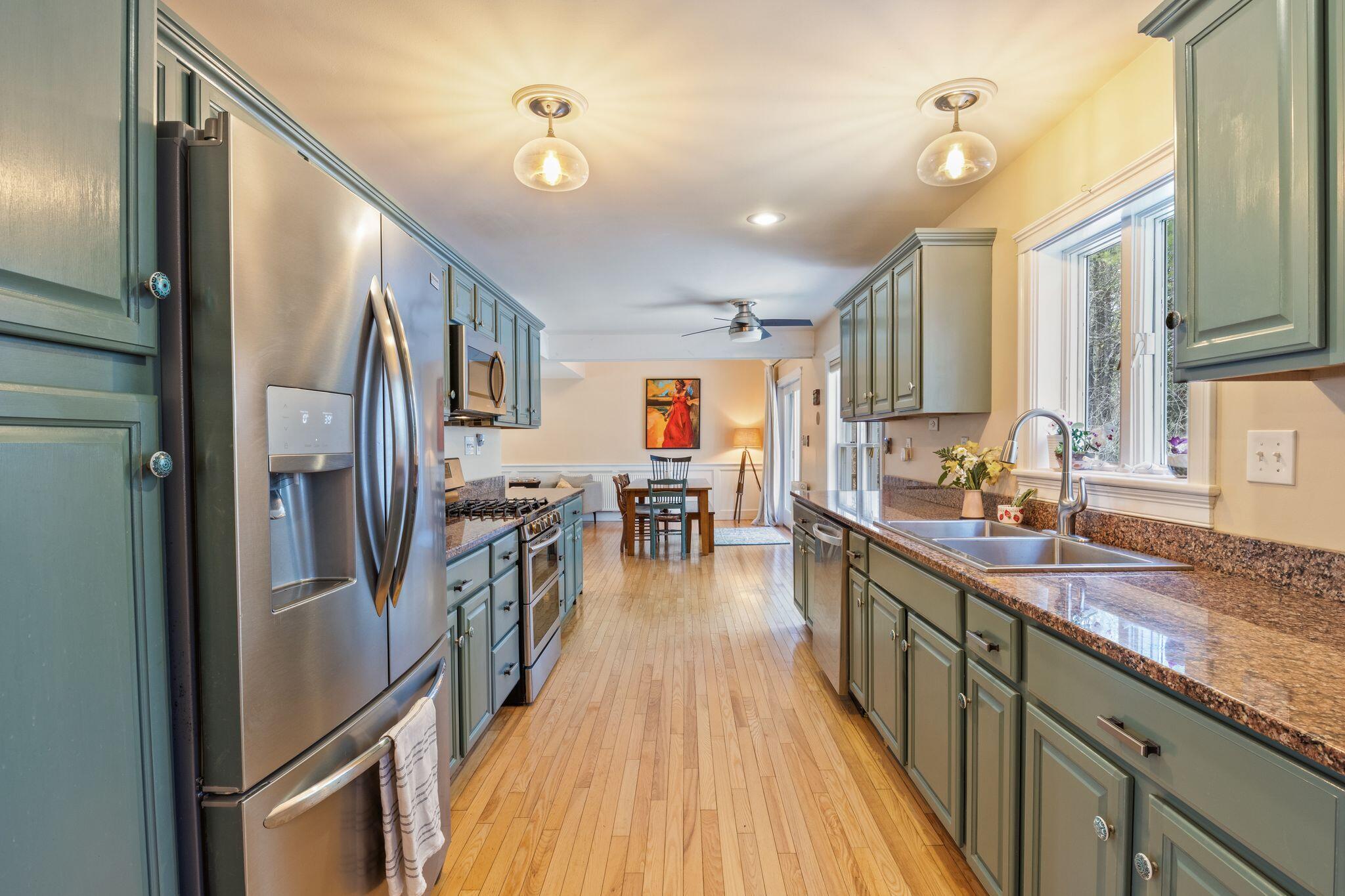 18 Glenview Road Freeport, ME 04032 - Photo 13 of 52 Generous Kitchen
